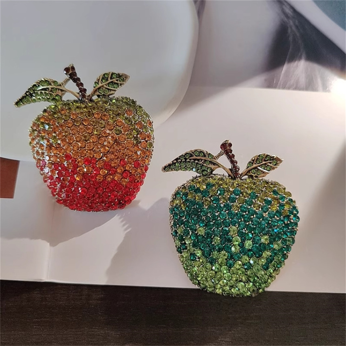 Broche de maçã retrô literário - Eve Jewelry & Watches Distribuidor Oficial Rolex Buenos Aires avaliação e preço