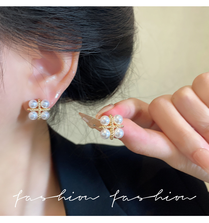 Brincos de Pérola com Cruz em  - Pearl Stud Earrings avaliação e preço