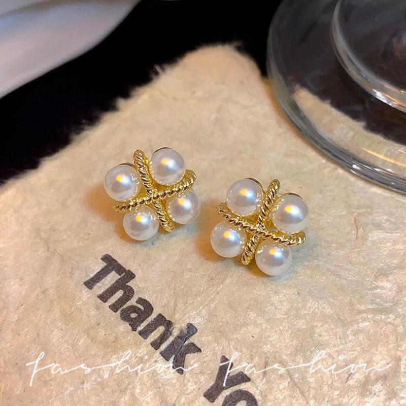 Brincos de Pérola com Cruz em  - Pearl Stud Earrings avaliação e preço