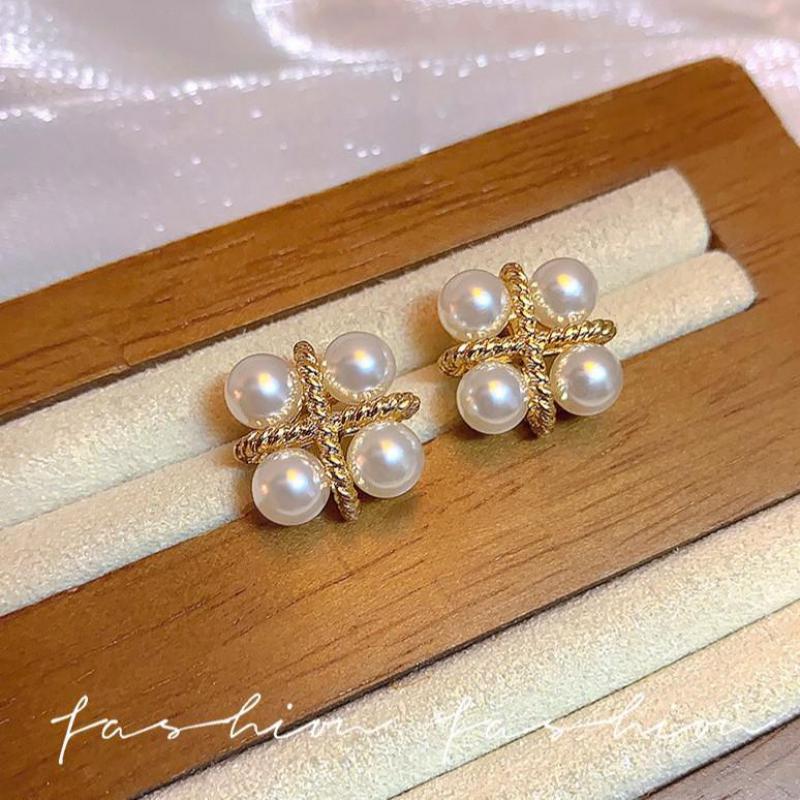 Brincos de Pérola com Cruz em  - Pearl Stud Earrings avaliação e preço