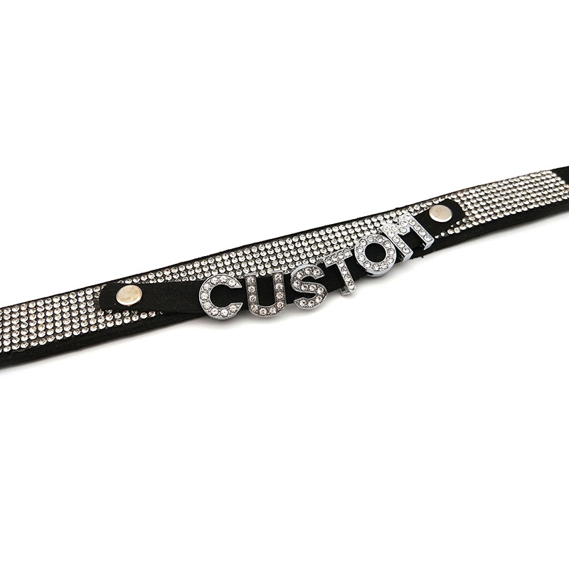 Gargantilha com letras de stra - Crystal Choker Necklace avaliação e preço